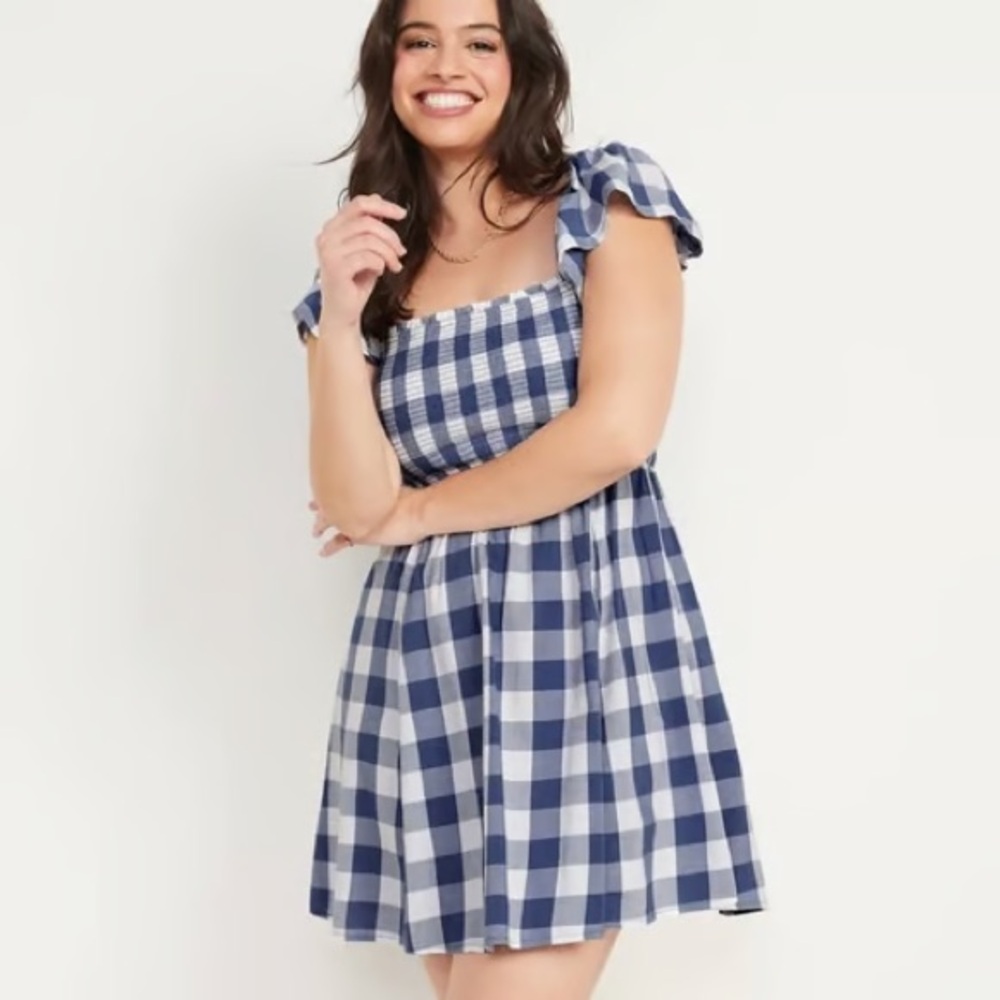 Old Navy L flutter sleeve smocked seersucker mini dress gingham blue and white